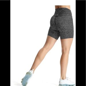 Polka dot compression flattering bike shorts with waist detail sz S